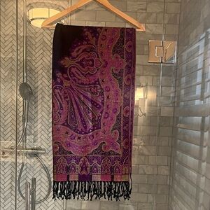 Elegant pashmina Paisley Scarf in Purple and Black